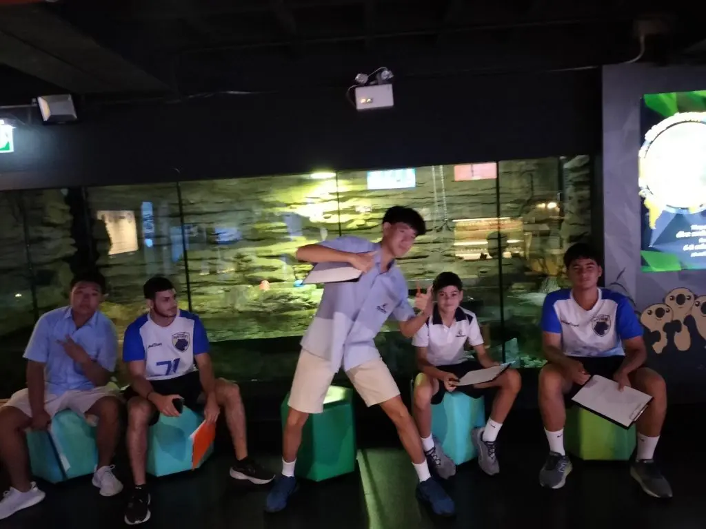 Year 10 Travel & Tourism Students Dive into Customer Service at Aquaria Phuket!