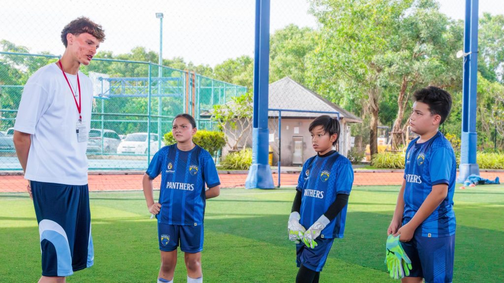 Visit from Carey Bloedorn – Tottenham Hotspur Player