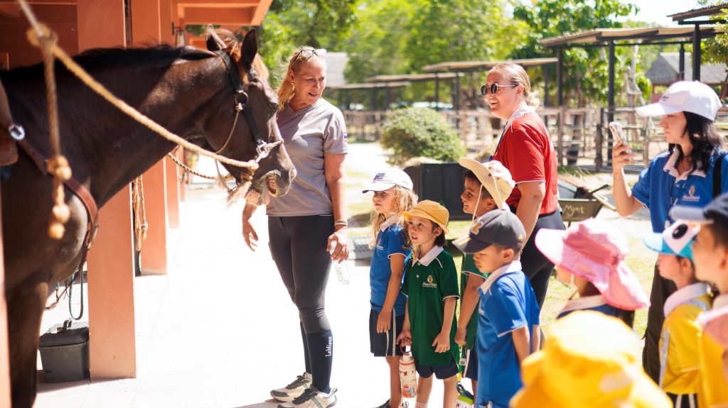 Reception Learn About the Every Day Lives of Important People at Niran Farm